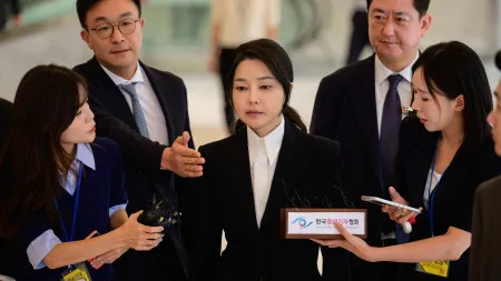 Antiga primeira-dama sul-coreana presa por suspeitas de fraude e corrupção