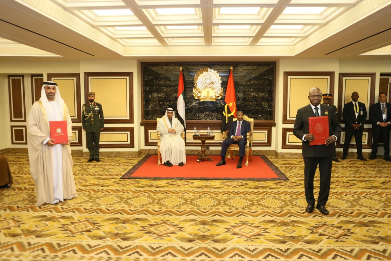 Imagem de capa da notíciaAngola e Emirados Árabes Unidos assinam 44 acordos de cooperação em Luanda 