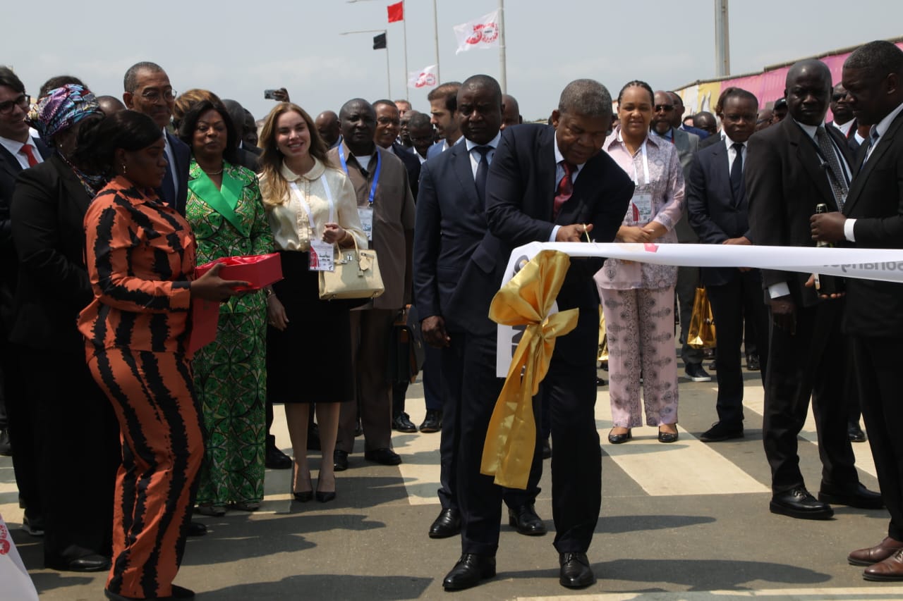 Inaugurada refinaria de Cabinda