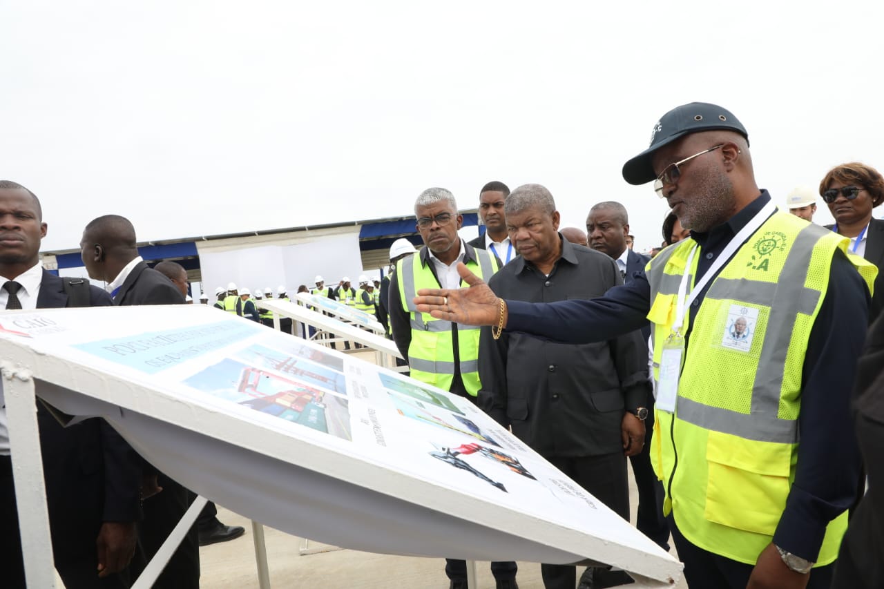 Chefe de Estado visita terminal marítimo do Caio