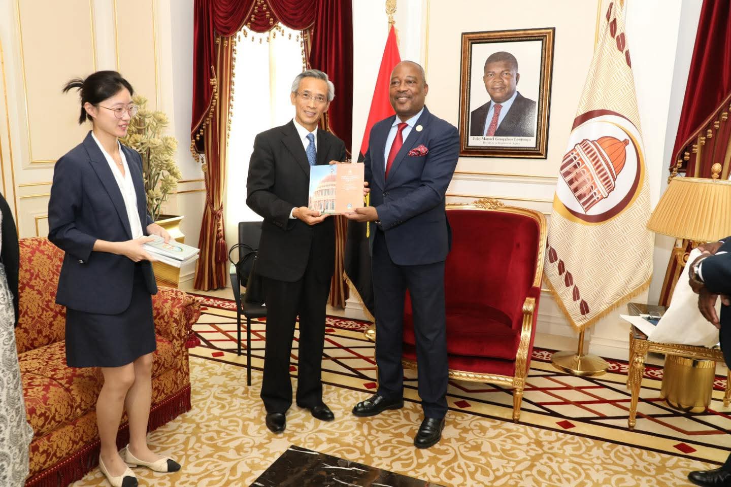 China reitera compromisso de incentivar investimentos em Angola