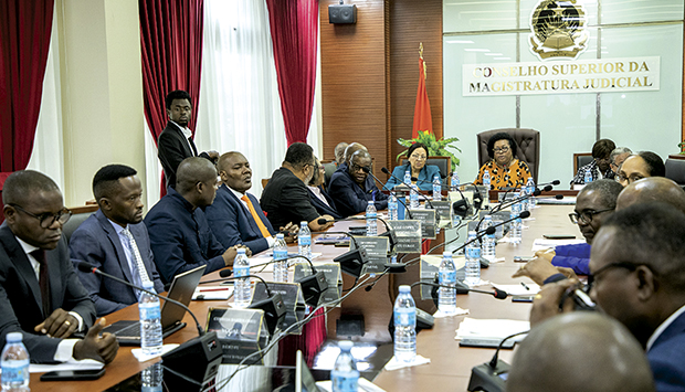 Raimundo Mbiya | edições novembro